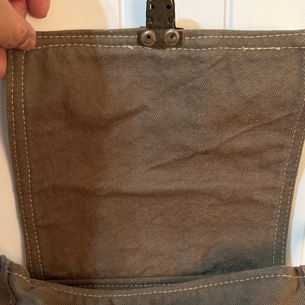 Spell Bound Messenger Bag in Olive green and Leather - Picture 15 of 16